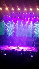 "Nunca me había pasado esto". Se va el sonido durante concierto de Kany