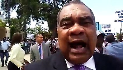 Legisladores leonelistas vuelven a manifestarse frente al Congreso
