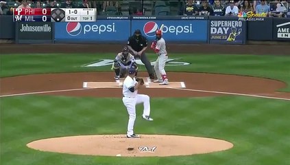 Jonrón de Andrew McCutchen en el partido contra Cerveceros
