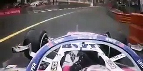 Accidente evitado por poco entre Sergio Pérez y dos comisarios de pista en Mónaco