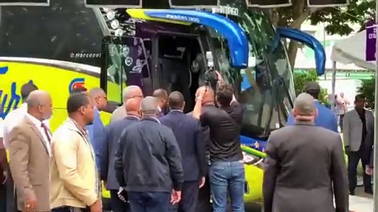 Danilo Medina, Leonel y los miembros del Comité Político llegan al pabellón de voleibol