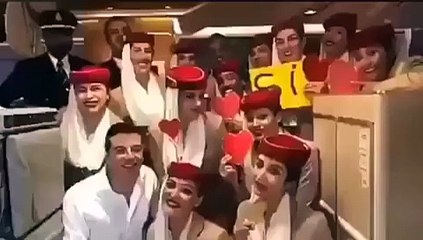 Pedida de mano en el aire a azafata