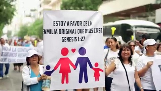Miles de católicos rechazan matrimonio igualitario en Ecuador