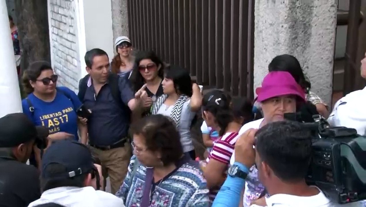 Justicia salvadoreña reanuda juicio contra mujer cuyo bebé habría nacido muerto