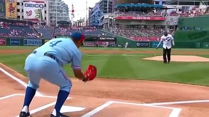Vladimir Guerrero lanza la primera bola en partido Nacionales/Kansas