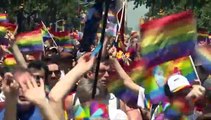 Nueva York celebra el Orgullo Gay con una marcha masiva