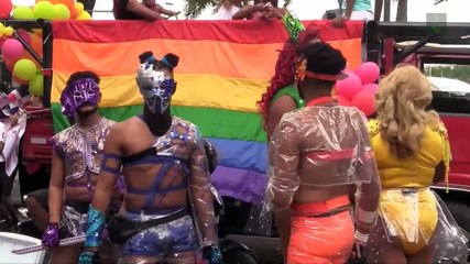 Una caravana arcoíris recorre Santo Domingo