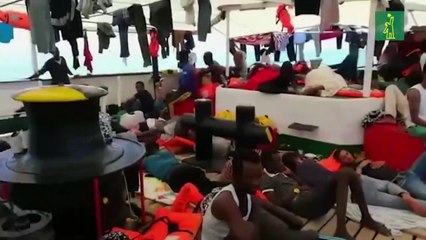 Los inmigrantes del Open Arms esperan un puerto seguro