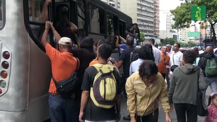 FMI prevé “implosión” de Venezuela y rebaja proyección de América Latina