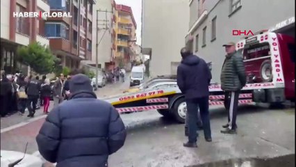 İstanbul'da 13 katlı binanın çatısına yıldırım düştü!