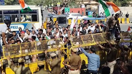 पूर्व पीएम इंदिरा गांधी पर टिप्पणी और विधायकों के निलंबन पर भड़के कांग्रेसी