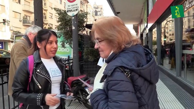 Poemas de Jorge Luis Borges copan las calles de Buenos Aires