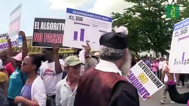 Cientos de dominicanos se manifiestan en contra de las primarias oficialistas