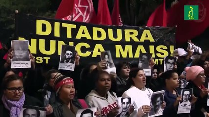 Brasileños critican a Bolsonaro por su defensa de la dictadura