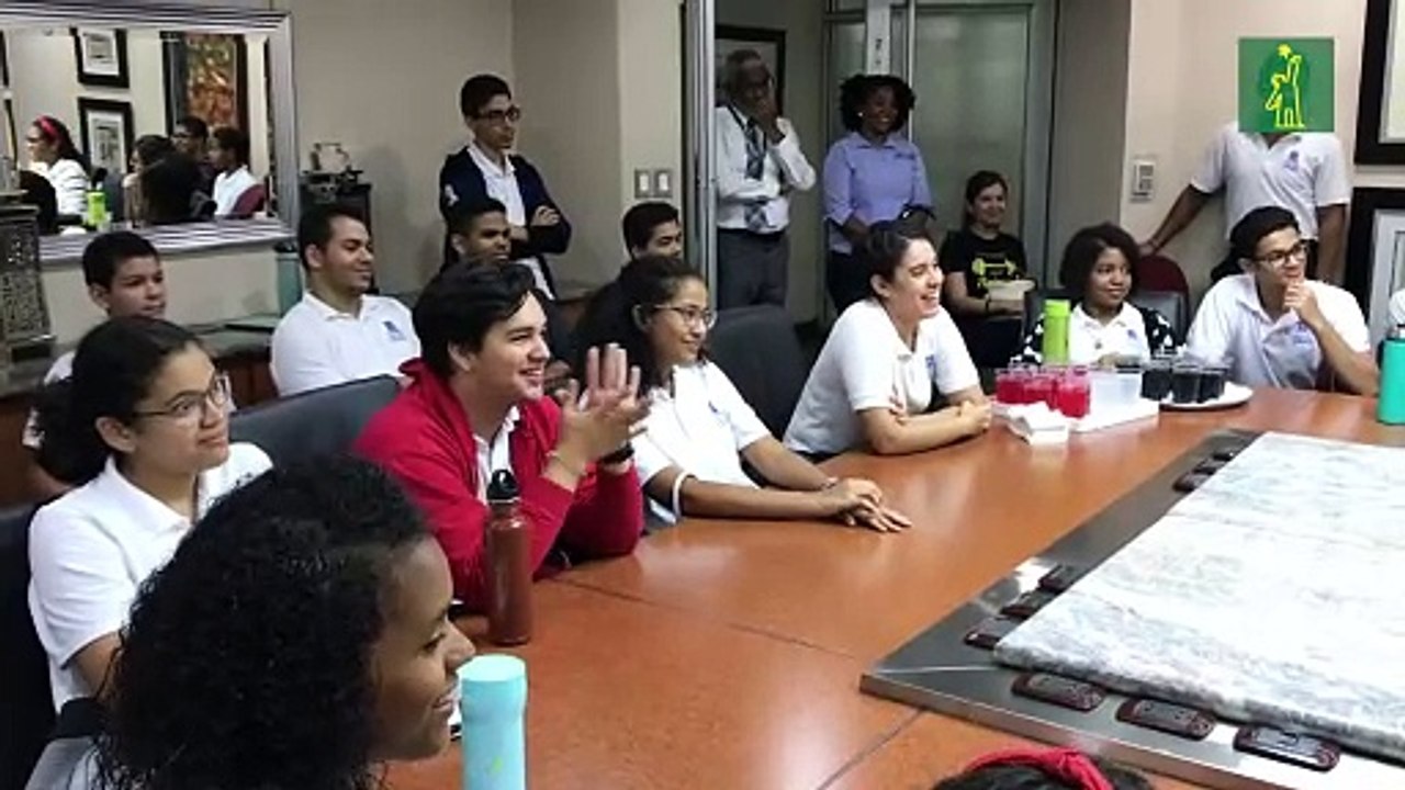 Alumnos de Colegio LOGOS visitan Diario Libre