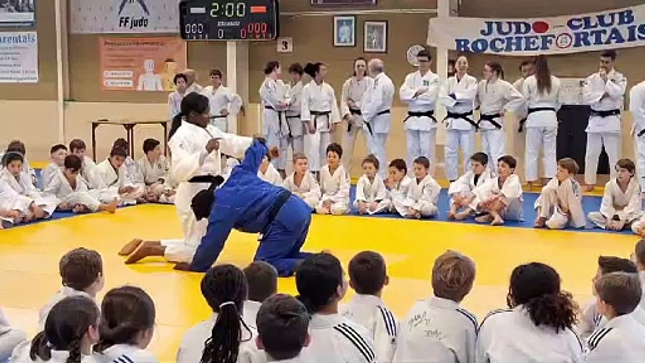 Démonstration de judo par des champions olympiques à Rochefort
