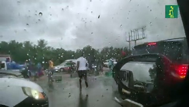 Roban cervezas de camión de Presidente volcado