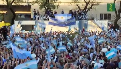 Al grito de “sí se puede”, seguidores arropan a Macri para reavivar fe en su reelección