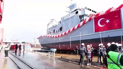 Türkiye'nin yeni savaş gemisi denize indi...