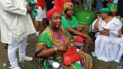 Con cigarros y velas dominicanos festejan a San Miguel Arcángel
