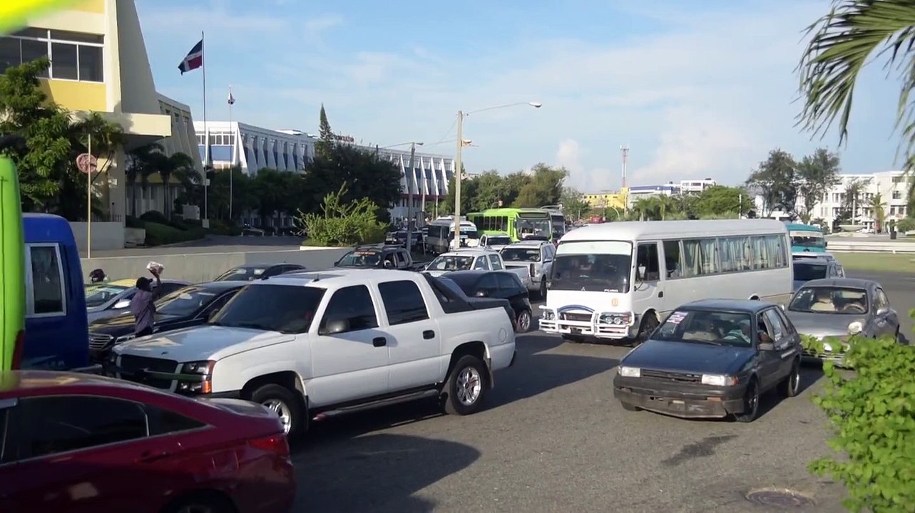 Salida de dominicanos hacia el interior del país para ir a votar en las primarias.