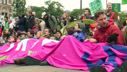 "Rebelión Internacional" contra el cambio climático toma ciudades en todo el mundo