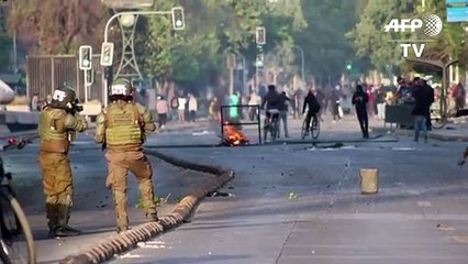 Suspenden alza del metro y decretan toque de queda ante protestas en Chile