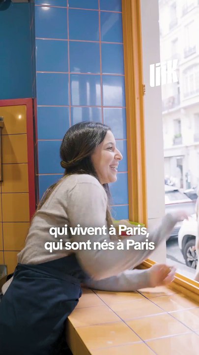 On est allé chez BENTI, le resto d’Abir et Yassine qui fait voyager en Tunisie. Ce couple passionné a voulu recréer l’ambiance de Sidi Bou Saïd en plein Paris avec une spécialité incontournable : le Makloub.