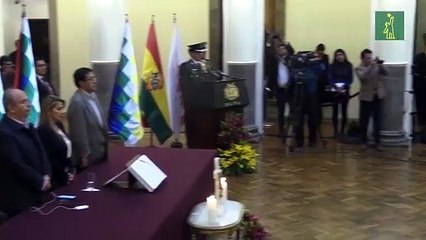 Nuevo comandante de la Policía boliviana toma juramento en un momento de transición