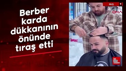 Muş'ta berber, müşterilerini karda dükkanının önünde tıraş etti