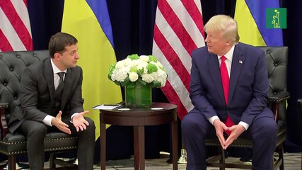 Ofensiva para destituir a Trump se refuerza con explosivos mensajes de texto