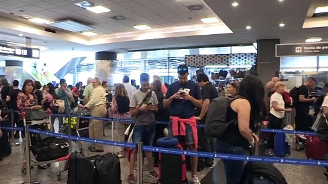 Cancelaciones de Aerolíneas Argentinas afectan a más de 14.500 pasajeros