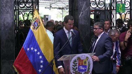 Guaidó sintió "un fresquito de libertad" tras renuncia de Morales, Maduro se dice listo para pelear