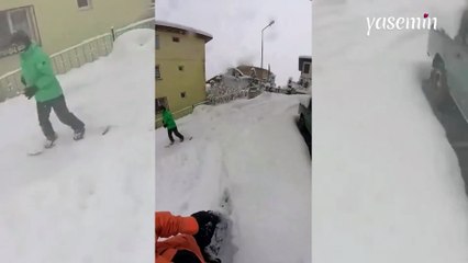 Ne Uludağ ne Palandöken! Ordu'da iki arkadaş sokak arasında snowboard keyfi yaptı
