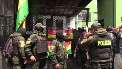 Policía retomará calles bolivianas tras la renuncia de su comandante