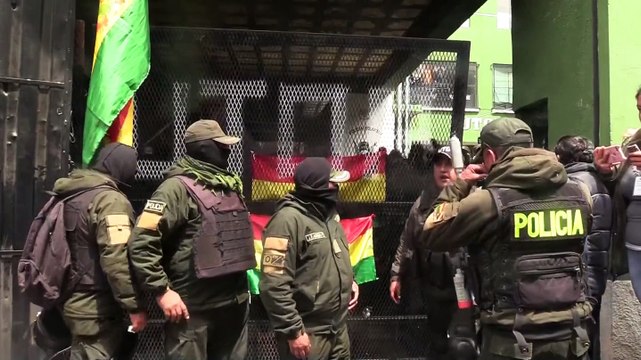 Policía retomará calles bolivianas tras la renuncia de su comandante
