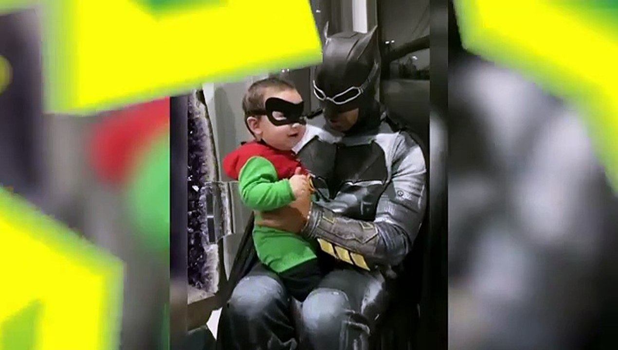 Romeo Santos se disfraza de Batman y a su bebé de Robin