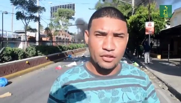 Se enfrentan estudiantes de la UASD y agentes policiales en San Francisco de Macorís