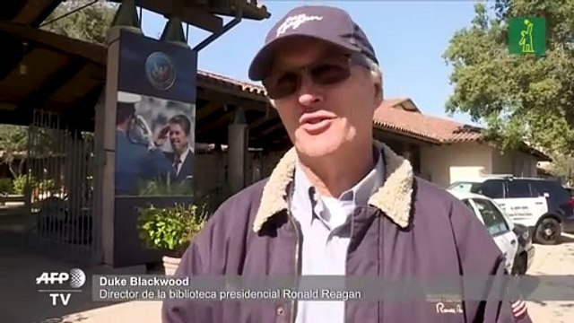 Bomberos de California batallan para evitar que incendios crezcan por los vientos