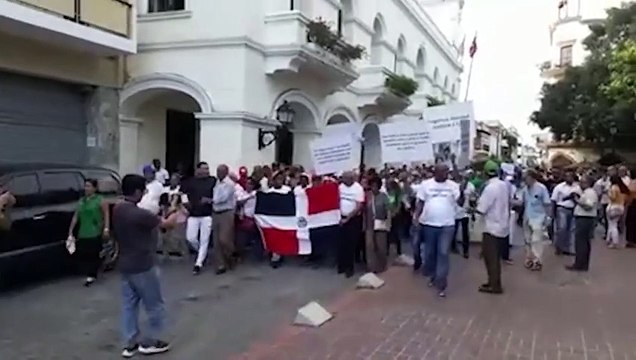 Peregrinos de El Seibo marchan hasta el monumento Fray Antón de Montesinos