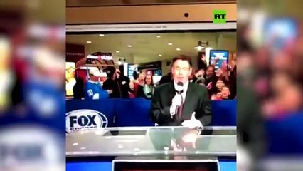 Joven roba un helado de las manos de su dueño y el "delito" es transmitido por televisión