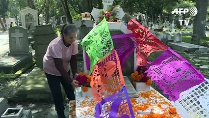 México recibe a sus difuntos durante celebración del Día de Muertos