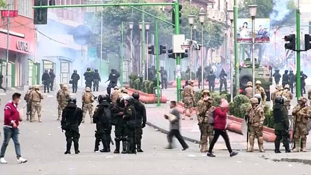 Afines a Morales marchan y bloquean en contra de la presidenta interina