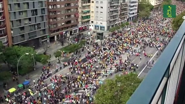 Disturbios tras enorme manifestación en Cataluña contra condena a líderes independentistas