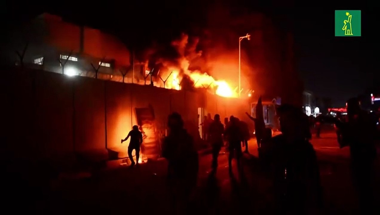 Incendian un consulado de Irán en el sur de Irak paralizado por manifestaciones y violencia