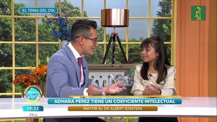 Niña mexicana de 8 años estudias dos carreras universitarias