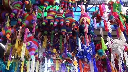 Vendedores de piñatas desean mantener la tradición de las posadas mexicanas
