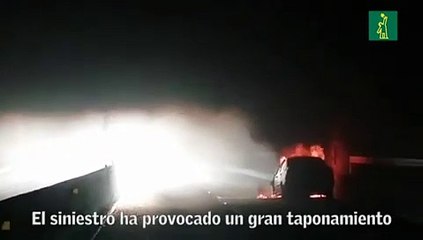 Se incendia vehículo en paso a desnivel de la avenida 27 de Febrero