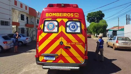 Motociclista de 28 anos é socorrido após colisão com veículo Palio no Universitário