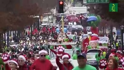 Miss Universo se despide con un desfile navideño en Atlanta